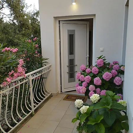 Grace Apartment *